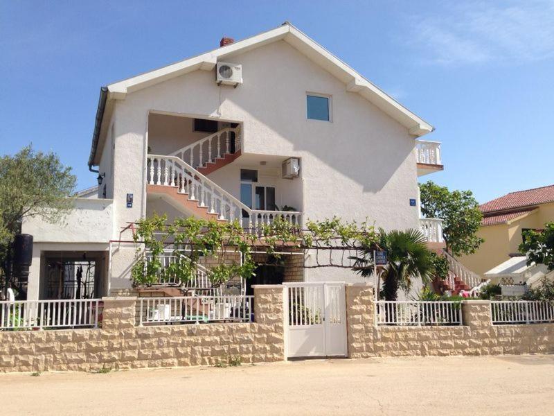 Apartmani Slavica Biograd Na Moru Extérieur photo